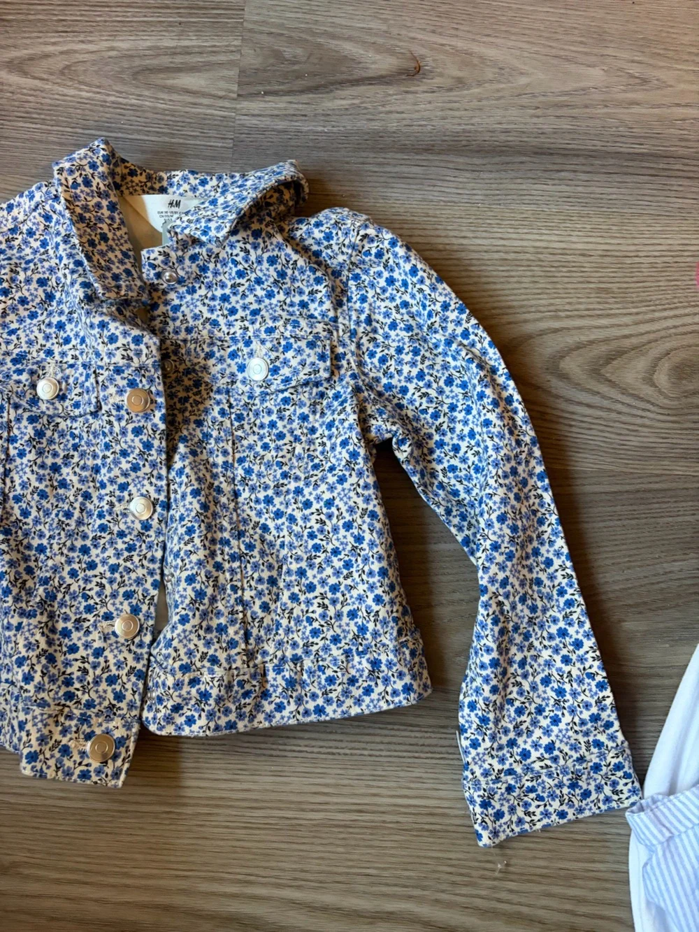 H&M Floral Print Denim Jacket Size 4-5T Ditsy Floral Denim Trucker Jacket NEW